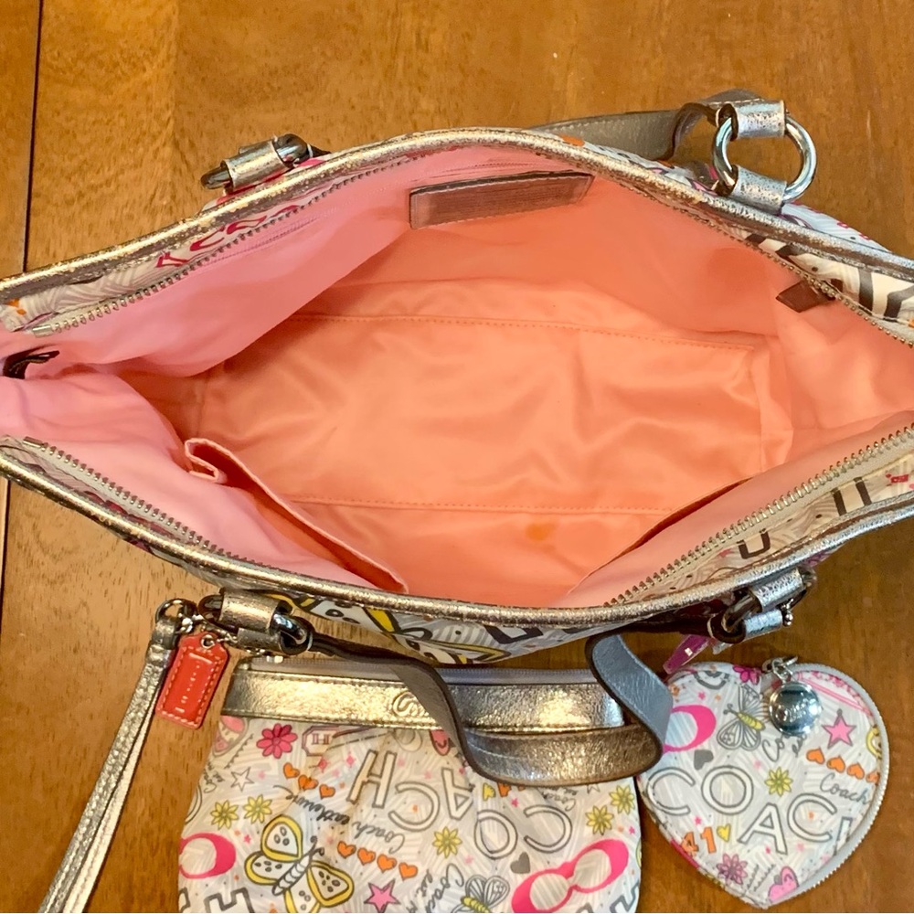 COACH Poppy Daisy Bandana Butterfly Graffiti Tote + Heart coin purse + Wristlet - Picture 9 of 14